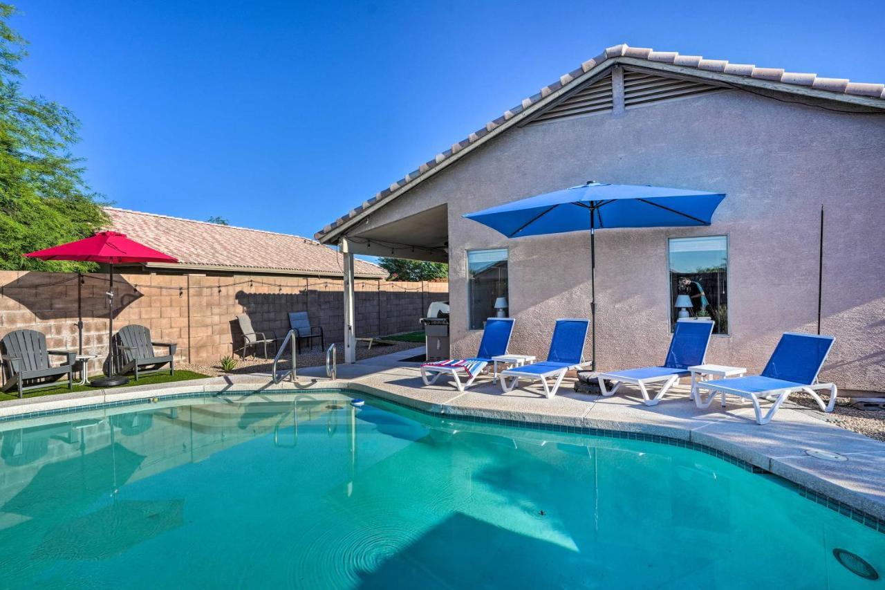 Sunny Surprise Getaway With Private Yard And Pool Villa Exterior photo