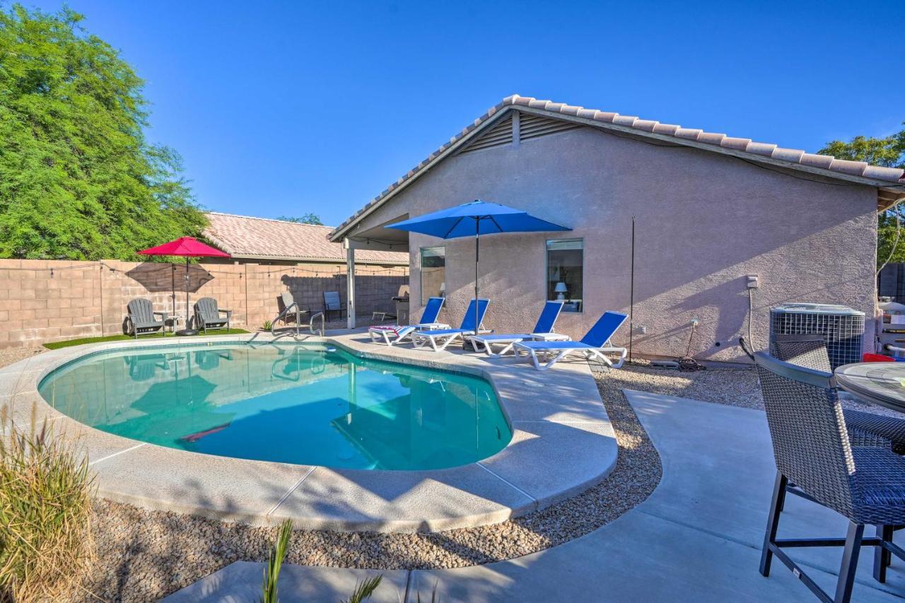 Sunny Surprise Getaway With Private Yard And Pool Villa Exterior photo