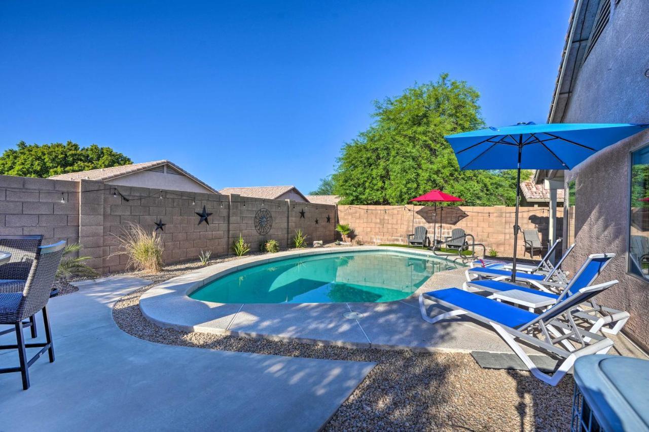 Sunny Surprise Getaway With Private Yard And Pool Villa Exterior photo