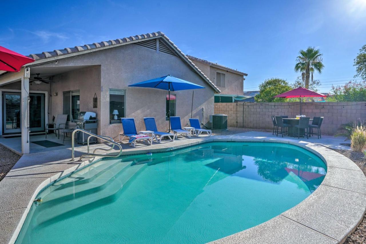 Sunny Surprise Getaway With Private Yard And Pool Villa Exterior photo