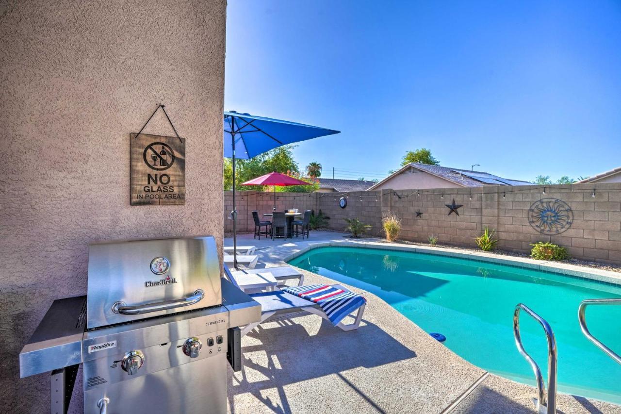 Sunny Surprise Getaway With Private Yard And Pool Villa Exterior photo