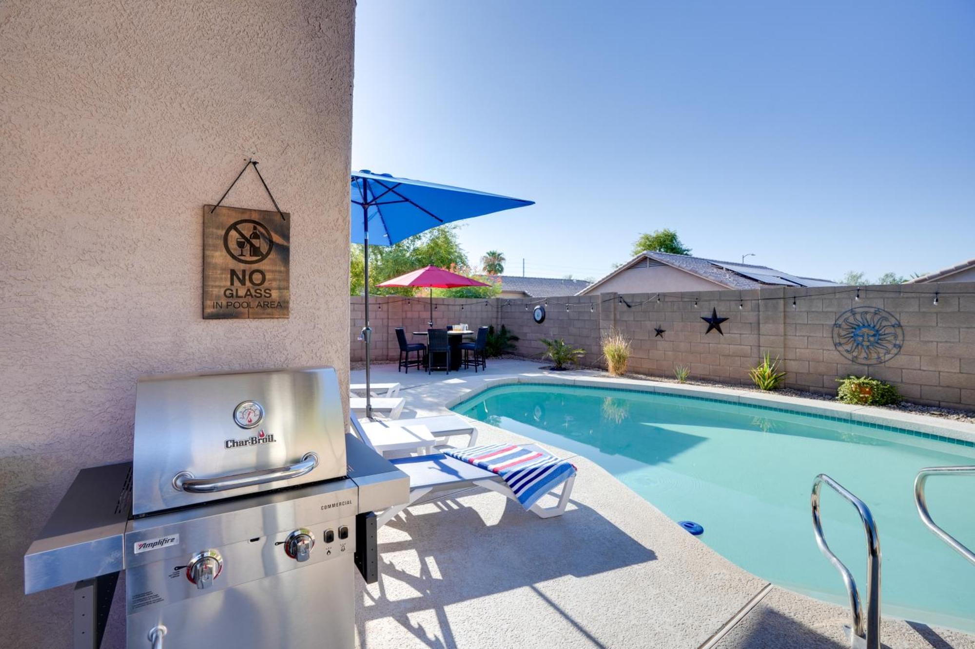 Sunny Surprise Getaway With Private Yard And Pool Villa Exterior photo